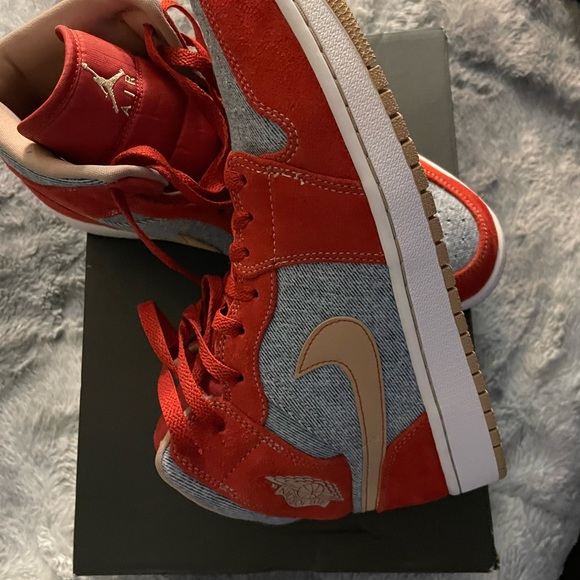 Size 12 Jordan 1s - Picture 4 of 4